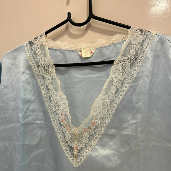 Blue satin night dress - Picture 2 of 5